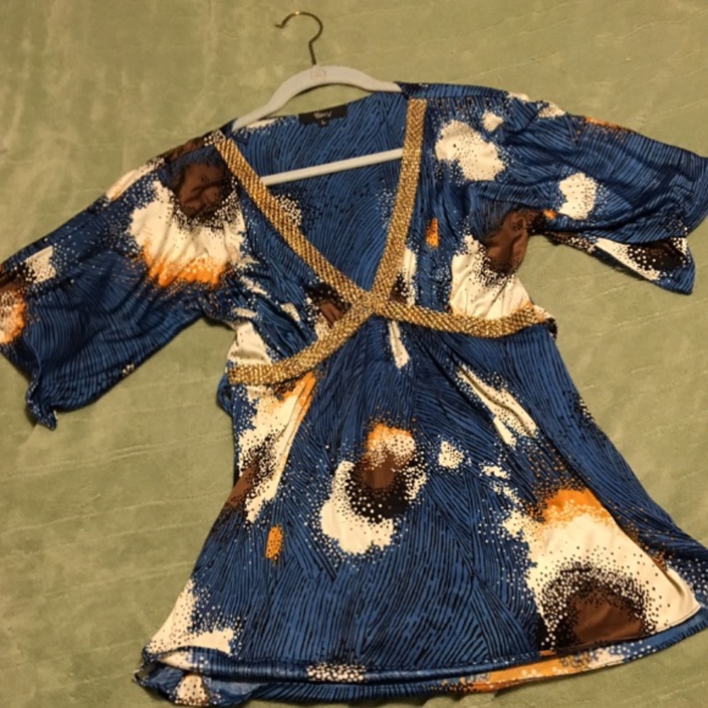 Sky 3/4 sleeve gold accent shirt